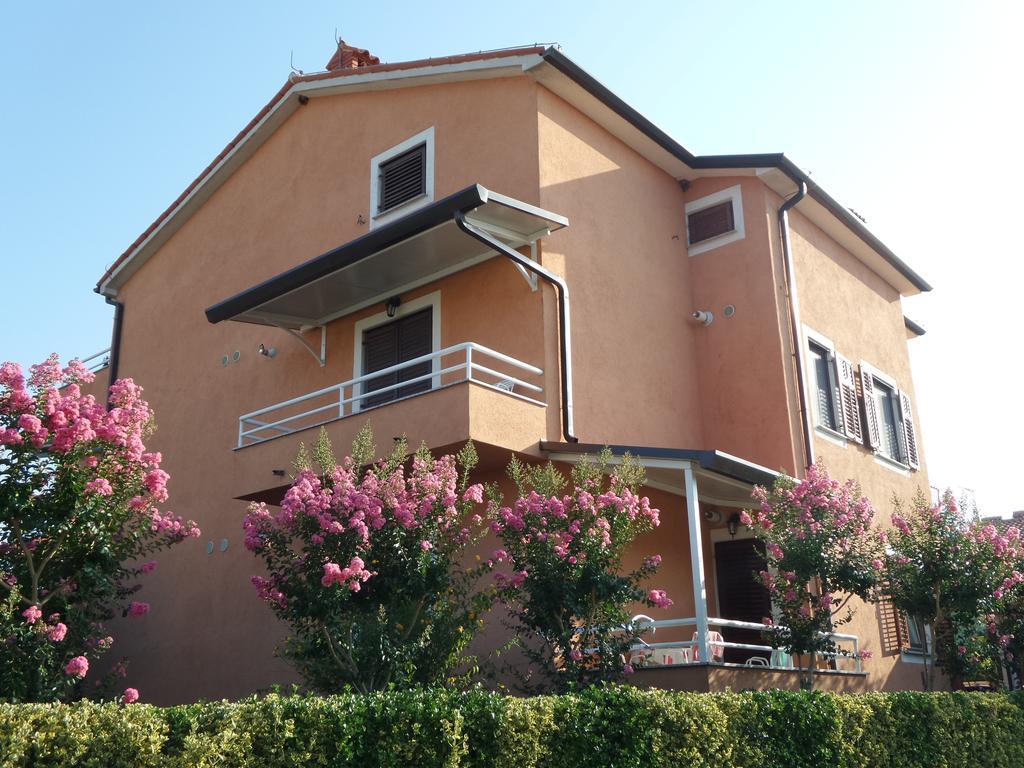 Apartmani Lina Umag Buitenkant foto