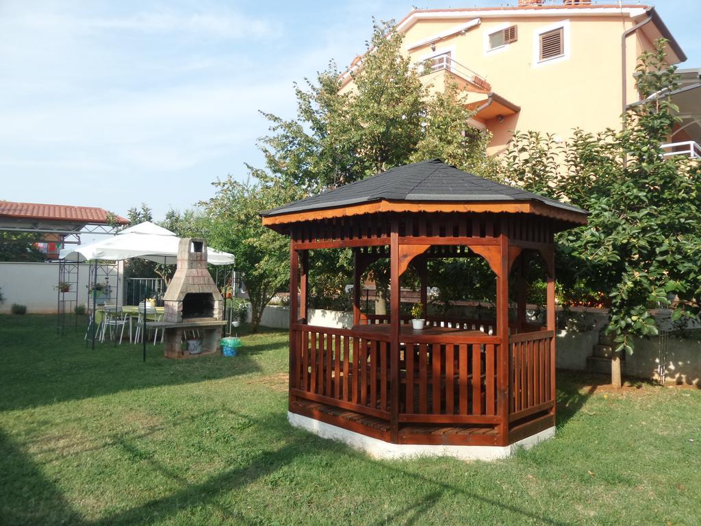 Apartmani Lina Umag Buitenkant foto